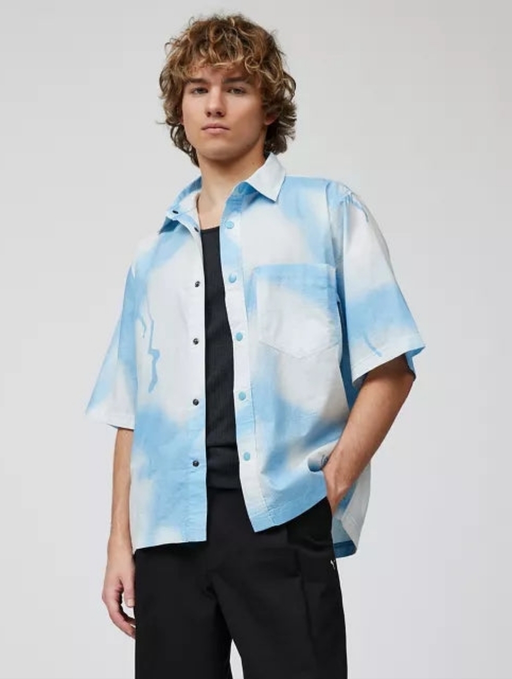 🪻 Urban Outfitters UO Ryan Sky Blue & White Tie-Dye Short Sleeve Button Shirt L